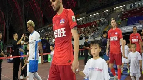 热刺英超开门红战平埃弗顿，孔蒂首秀洛塞尔索击中门柱